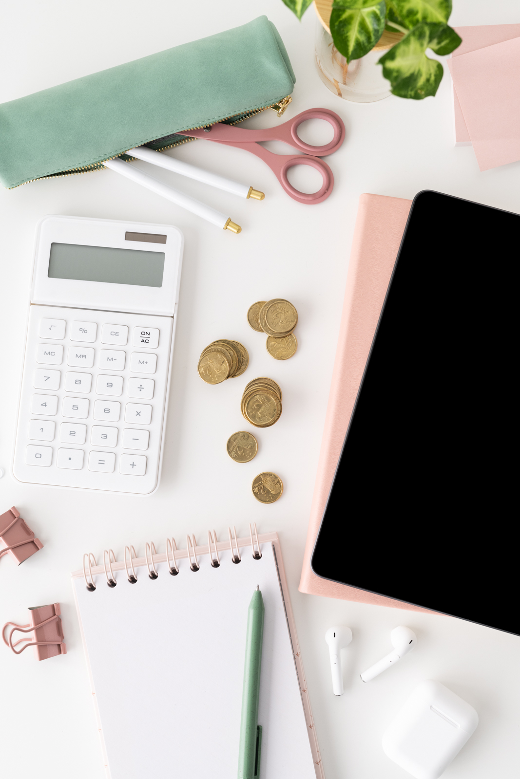 Financial Stock Images-Flatlay-Currency-coins-desktop.