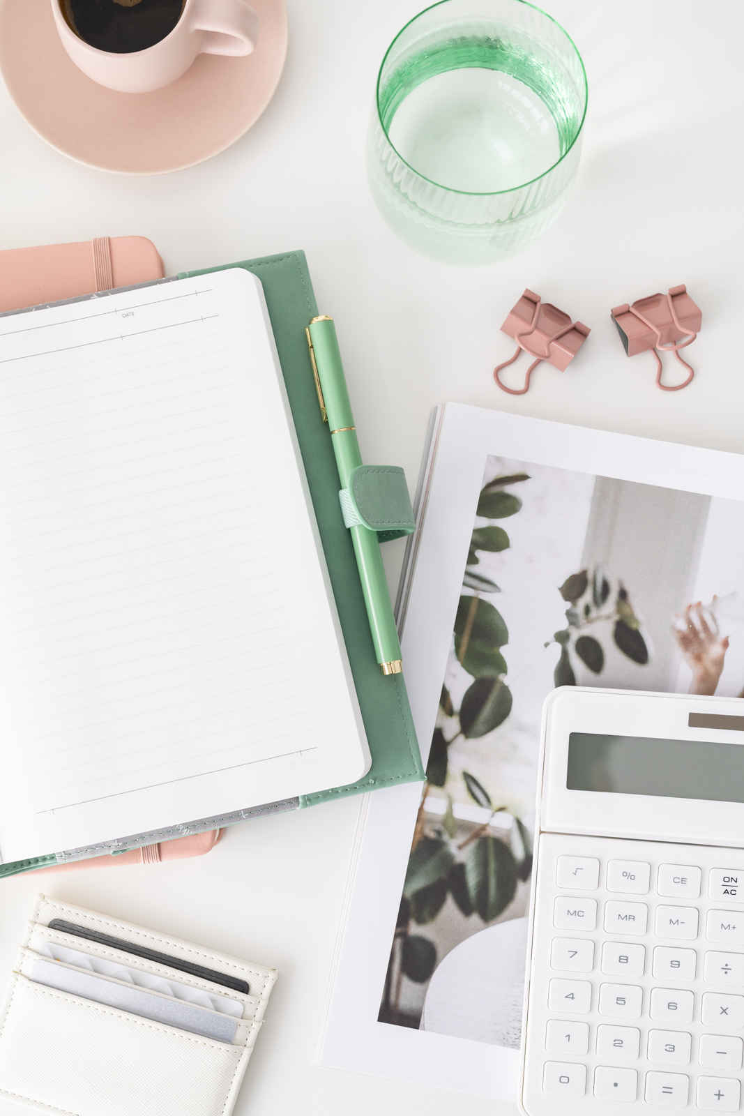 Financial Stock Images-Flatlay-Currency-coins-desktop.