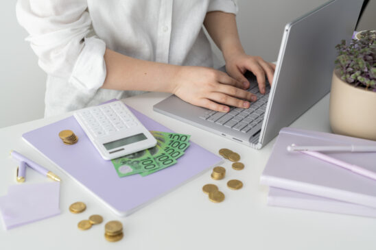 Financial, Stock, Images, Lilac, Office, Images, Women, Money, Australian, Finance, Bookkeeper, Services, Laptop, Business